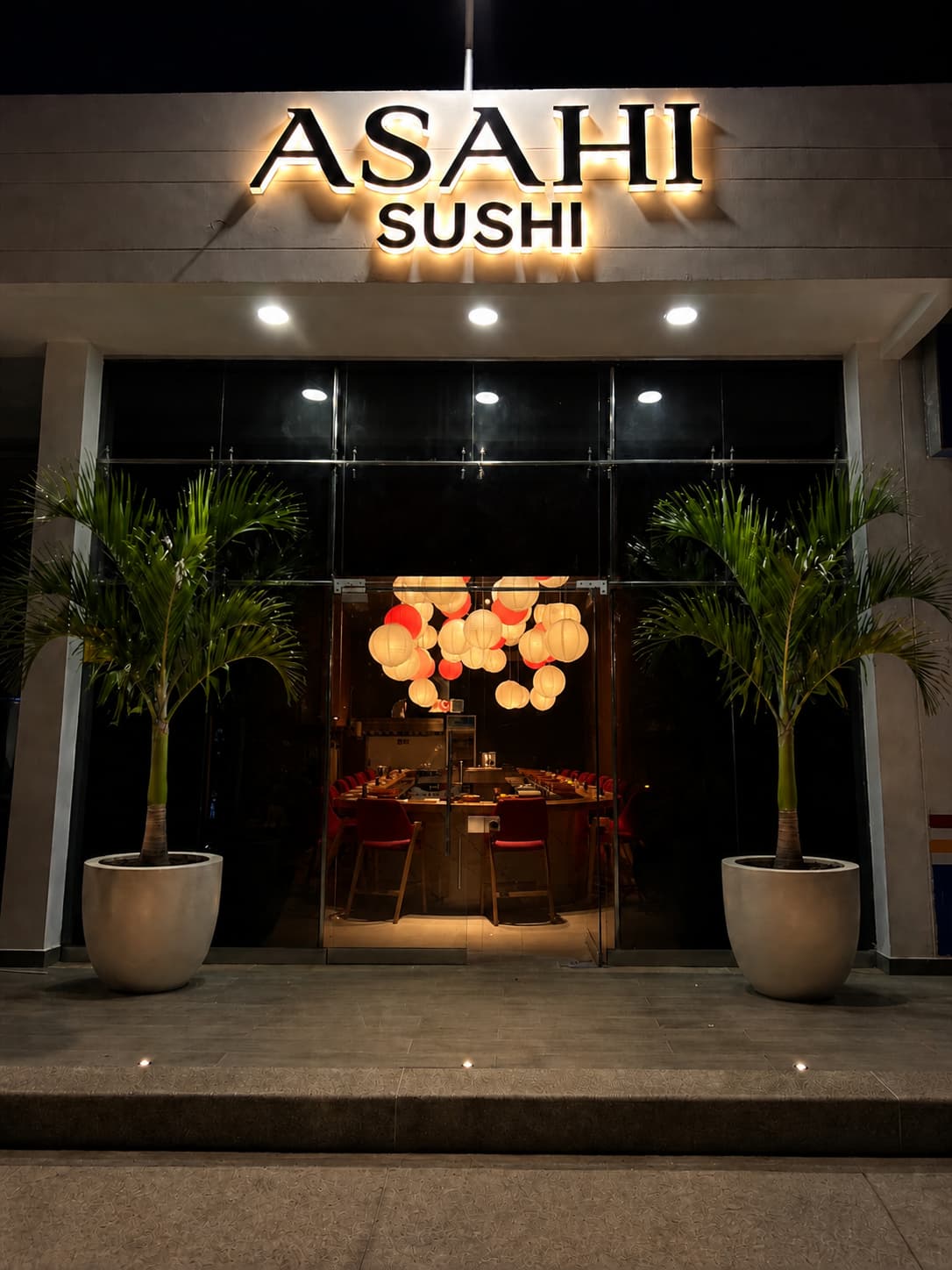 Asahi Sushi en Santa Marta — restaurante japonés con barcos de sushi
